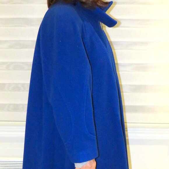 VINTAGE 1980's WOMEN'S FULL LENGTH WIDE (OVERSIZED) WOOL/NYLON WINTER SWING COAT - Picture 3 of 12